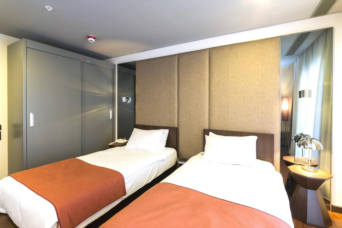 Premium bedding, minibar, in-room safe, desk