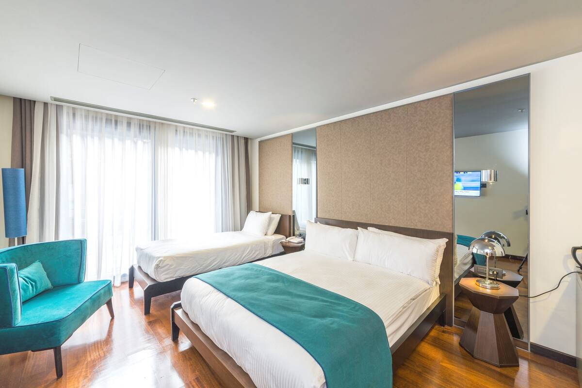 Premium bedding, minibar, in-room safe, desk