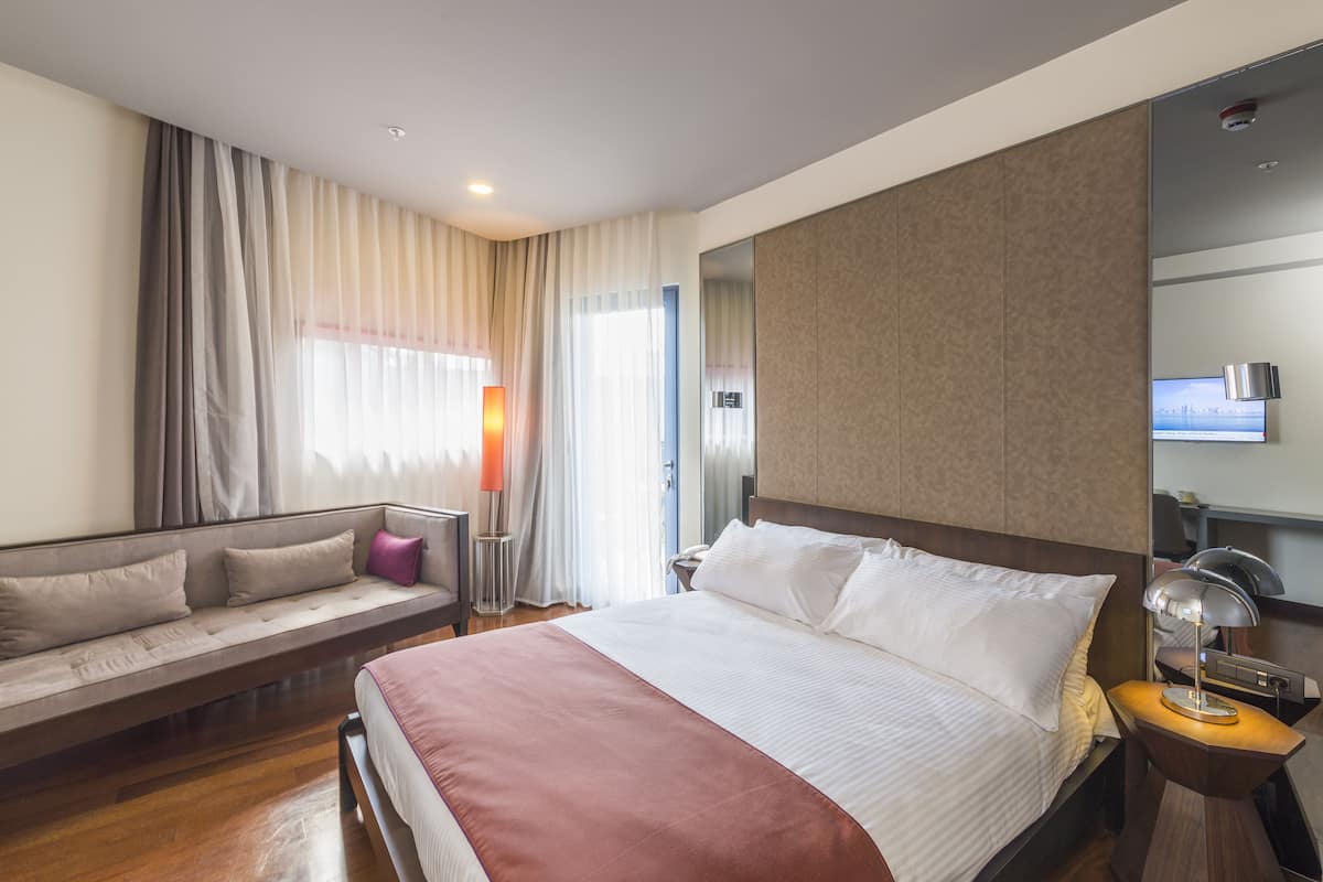 Premium bedding, minibar, in-room safe, desk