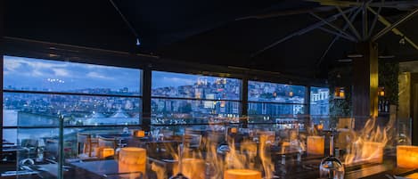 2 restaurants, breakfast, lunch, dinner served; international cuisine