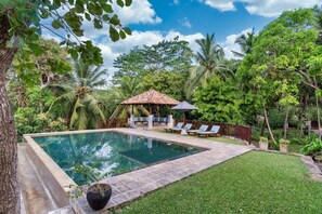 Outdoor pool, pool umbrellas, sun loungers