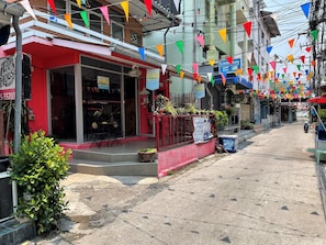 Experience the vibrant atmosphere of Golf Sea City, a bustling commercial area with shops and eateries.