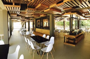 Breakfast area - Sealey Resort Koh Larn (Koh Lan)