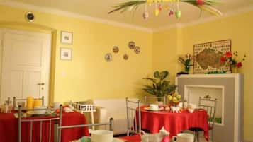 Daily English breakfast (EUR 6 per person)