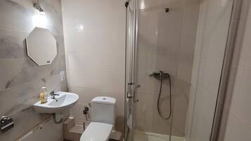 Shower, free toiletries, hair dryer, heated floors