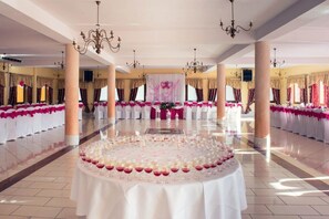 Khu tổ chức tiệc cưới trong nhà
