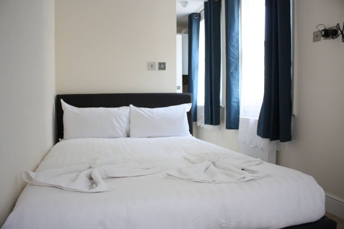 Basic Studio, 1 Double Bed | Iron/ironing board, free WiFi