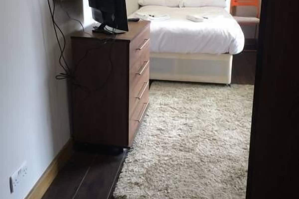 Apartment, 1 Bedroom (Flat 1A) | Iron/ironing board, free WiFi