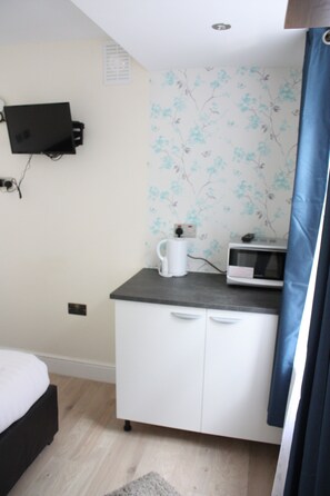 Iron/ironing board, free WiFi