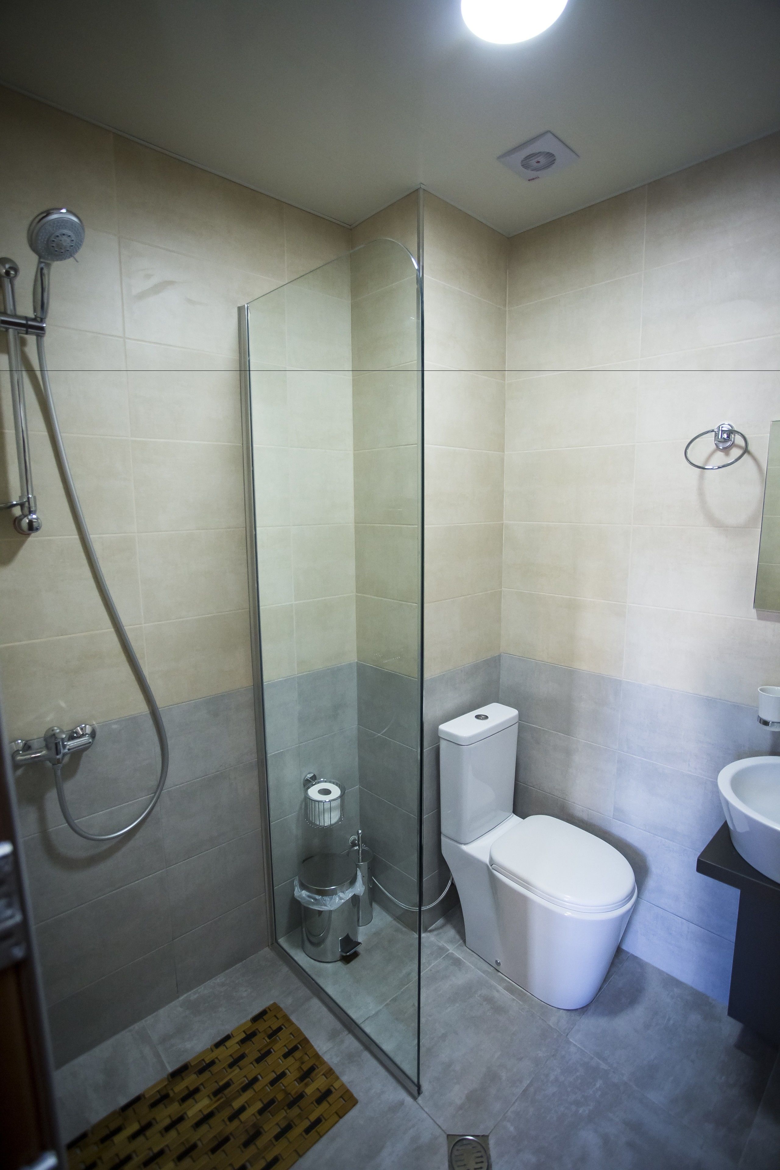 standard double or twin room, balcony | bathroom | shower, free toiletries, hair dryer, bathrobes