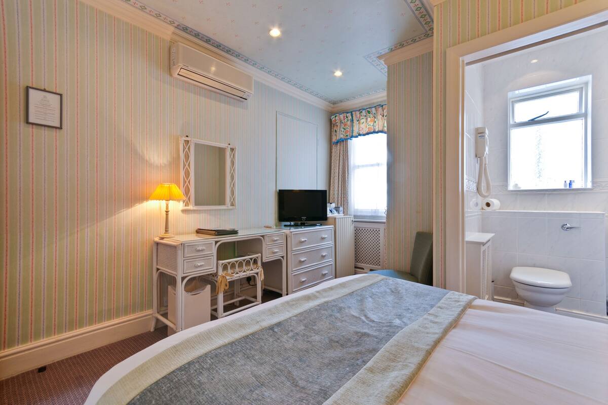 Standard-Doppelzimmer | Minibar, Bügeleisen/Bügelbrett, kostenloses WLAN