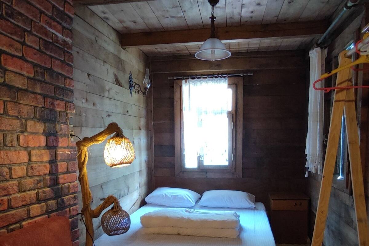 Habitación cuádruple Confort | Wifi gratis y ropa de cama