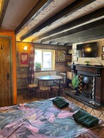 Individually furnished, desk, iron/ironing board, free WiFi