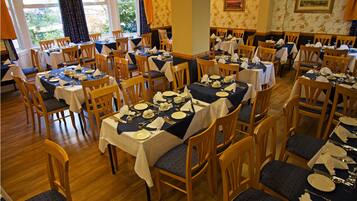 Free daily cooked-to-order breakfast