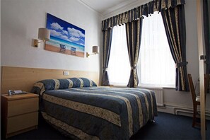 Iron/ironing board, bed sheets - Evans Hotel (Llandudno)