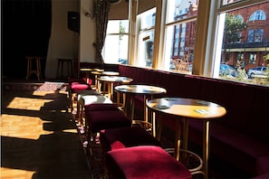 Bar (in der Unterkunft)