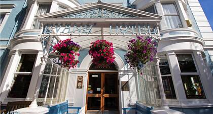 Evans Hotel