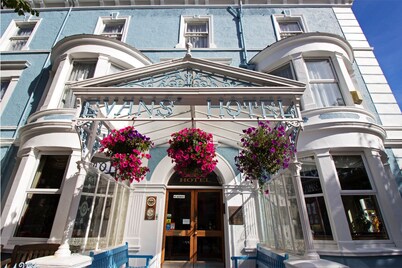 Evans Hotel