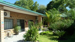 المنطقة المحيطة بالمنشأة