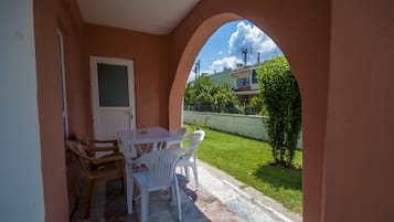 Apartment | Terrace/patio