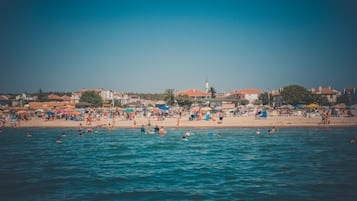 Private beach nearby, sun-loungers, beach umbrellas