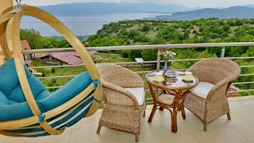 Departamento romántico, 1 habitación, vista al lago | Balcón