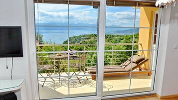 Departamento panorámico, 2 habitaciones, vista al lago | Vista desde la habitación