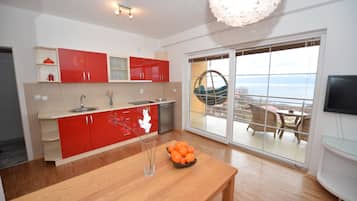 Comfort Apartment, 1 Bedroom, Lake View | Private kitchen | Fridge, stovetop, espresso maker, coffee/tea maker