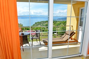 Appartement Deluxe, 2 chambres, vue lac | Vue de la chambre