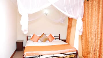 Premium bedding, desk, iron/ironing board, free WiFi