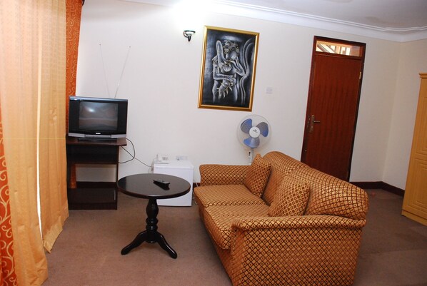 Living area - Graceland Hotel & Gardens (Kampala)