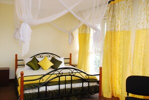 Premium bedding, desk, iron/ironing board, free WiFi - Graceland Hotel & Gardens (Kampala)
