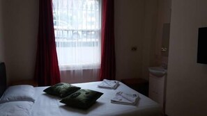 Room - Kensington and Chelsea Grand Apartment (London)