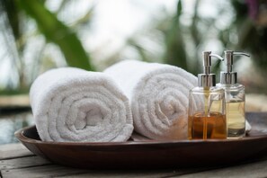 Miscellaneous - Isla Palenque Member of the Cayuga Collection (Boca Chica)