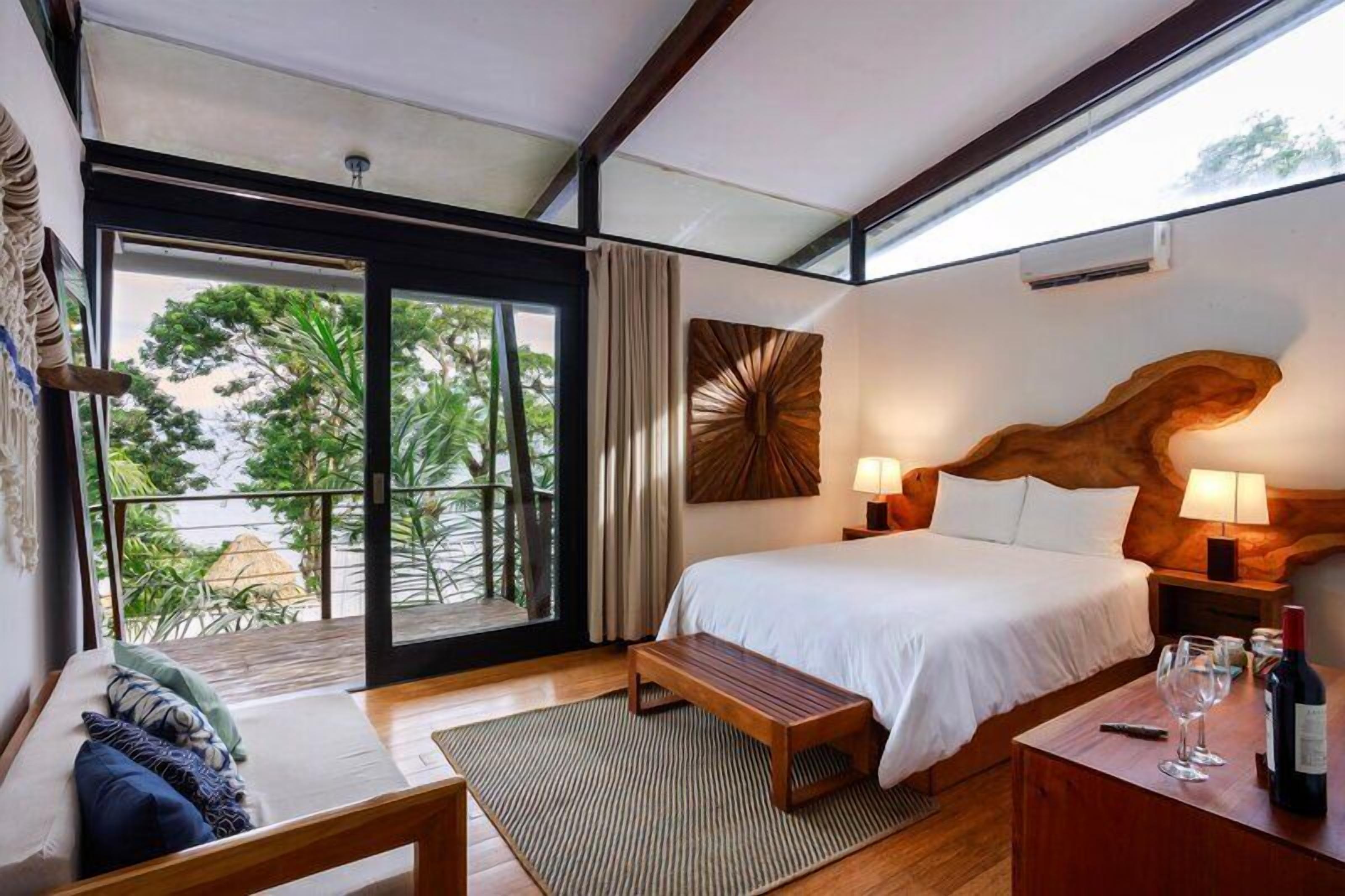 Beachfront Villa Estate | Premium bedding, minibar, in-room safe, desk