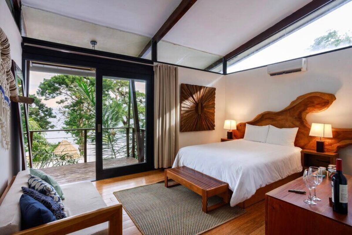 Beachfront Villa Estate | Premium bedding, minibar, in-room safe, desk