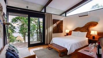 Beachfront Villa Estate | Premium bedding, minibar, in-room safe, desk