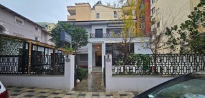 Façana frontal de l'allotjament