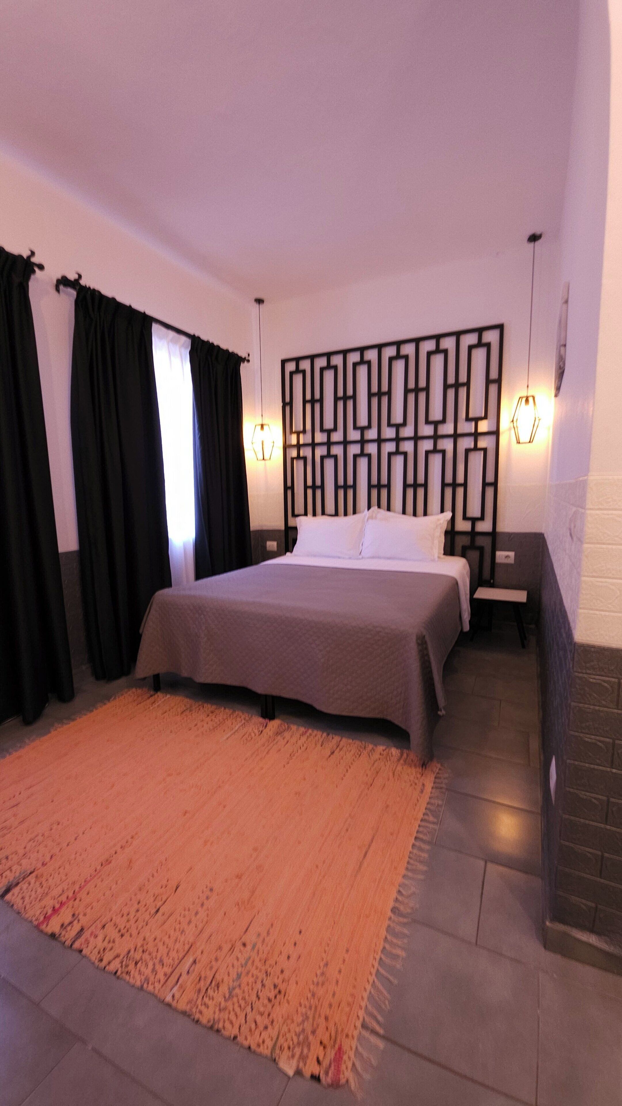 9 bedrooms, Egyptian cotton sheets, premium bedding, pillow-top beds
