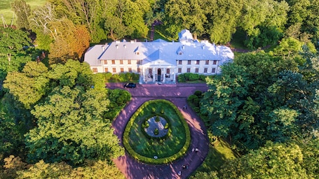 Exterior. Hotel Pałac Rytwiany