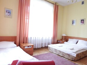 Standard Quadruple Room, Park View | Desk, soundproofing, free cribs/infant beds, free WiFi - Hotel Pałac Rytwiany (Rytwiany)