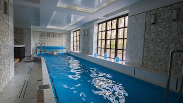 Indoor pool, pool loungers