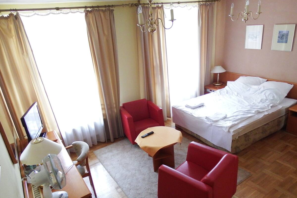 Habitación estándar doble, vistas al parque | Escritorio, sistema de insonorización, cunas gratuitas y wifi gratis