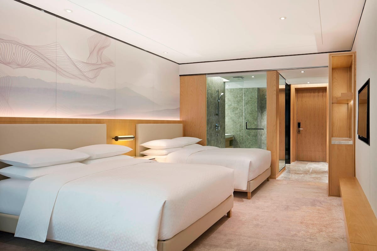 1 habitación, ropa de cama hipoalergénica, edredón y minibar