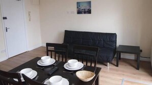 1 dormitorio, tabla de planchar con plancha, wifi gratis y ropa de cama