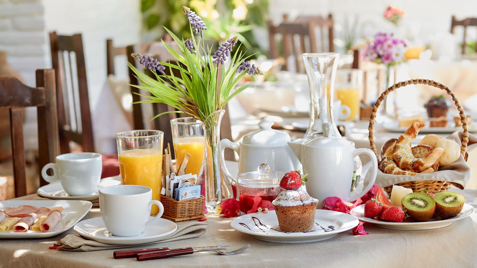 Free daily buffet breakfast