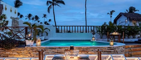 Außenpool, Pool auf dem Dach, Liegestühle