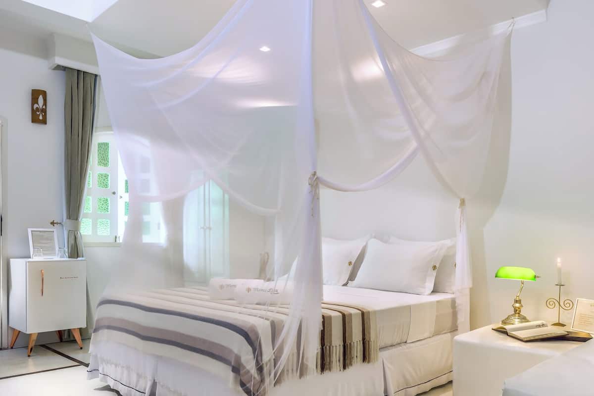 Suite Lirio (no view) | 1 bedroom, minibar, individually decorated, individually furnished