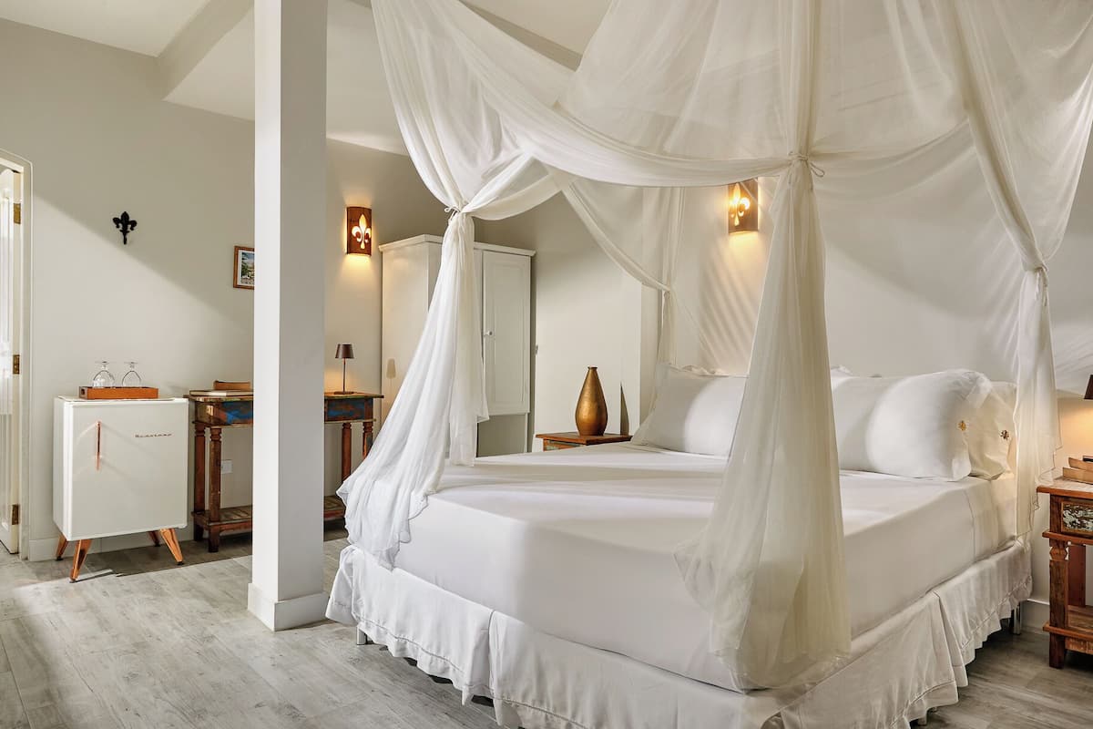 Monalisa Suite without a view | 1 bedroom, minibar, individually decorated, individually furnished