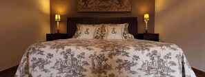 Minibar, in-room safe, desk, blackout curtains - La Senda de los Enebros (Higuera de las Duenas)